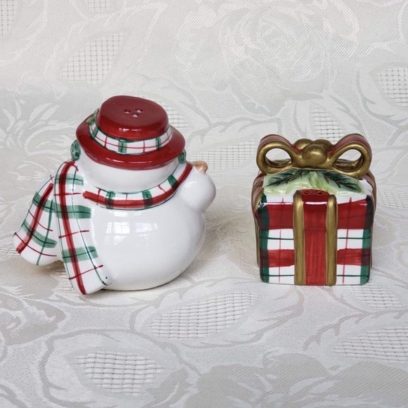 SALT & PEPPER Shaker ~~ Snowman and Gift, Fitz and Floyd Plaid Christmas - Picture 7 of 10